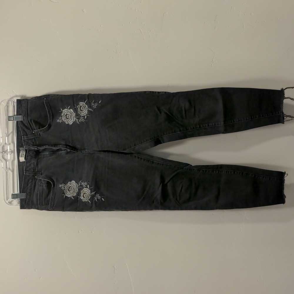 Forever 21 Black Embroidered Floral Skinny Jeans, W29